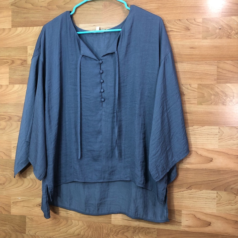 Maurice's XL Hi-Lo 1/2 Button Front Blouse w/Tie and Flare Sleeves